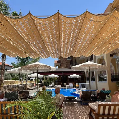 מלון דירות Goezdem 4*