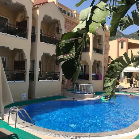 Ξενοδοχείο με διαμερίσματα Goezdem 4*