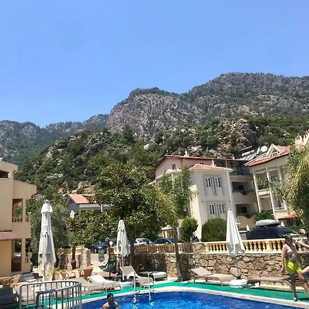 Ξενοδοχείο με διαμερίσματα Goezdem