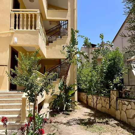 Ξενοδοχείο με διαμερίσματα Goezdem 4*