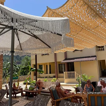 Ξενοδοχείο με διαμερίσματα Goezdem 4*